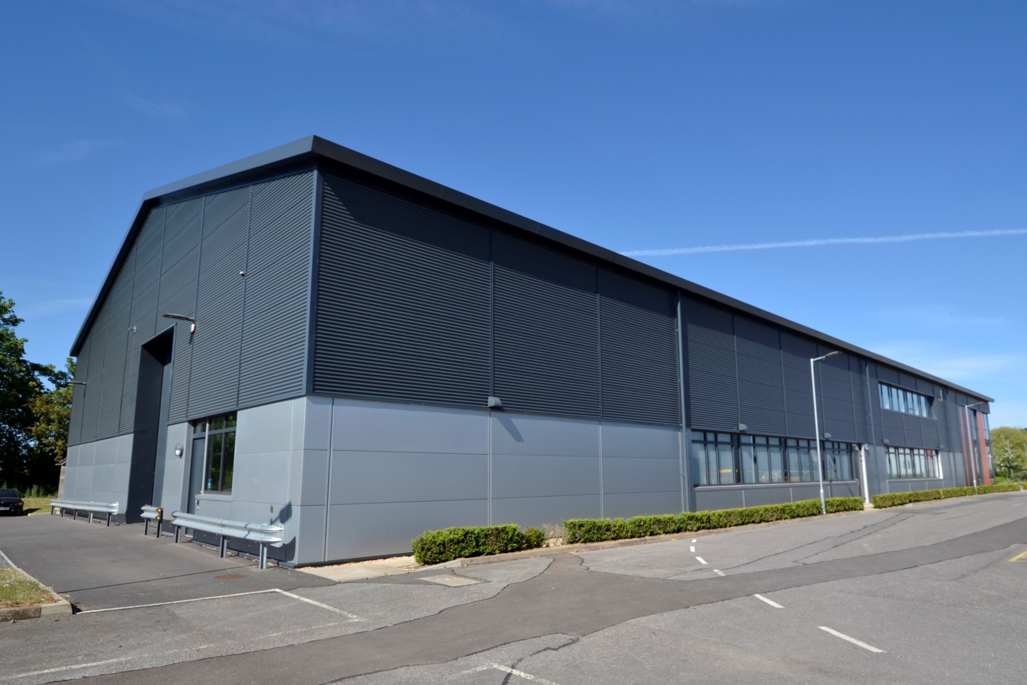 High specification warehouse & office